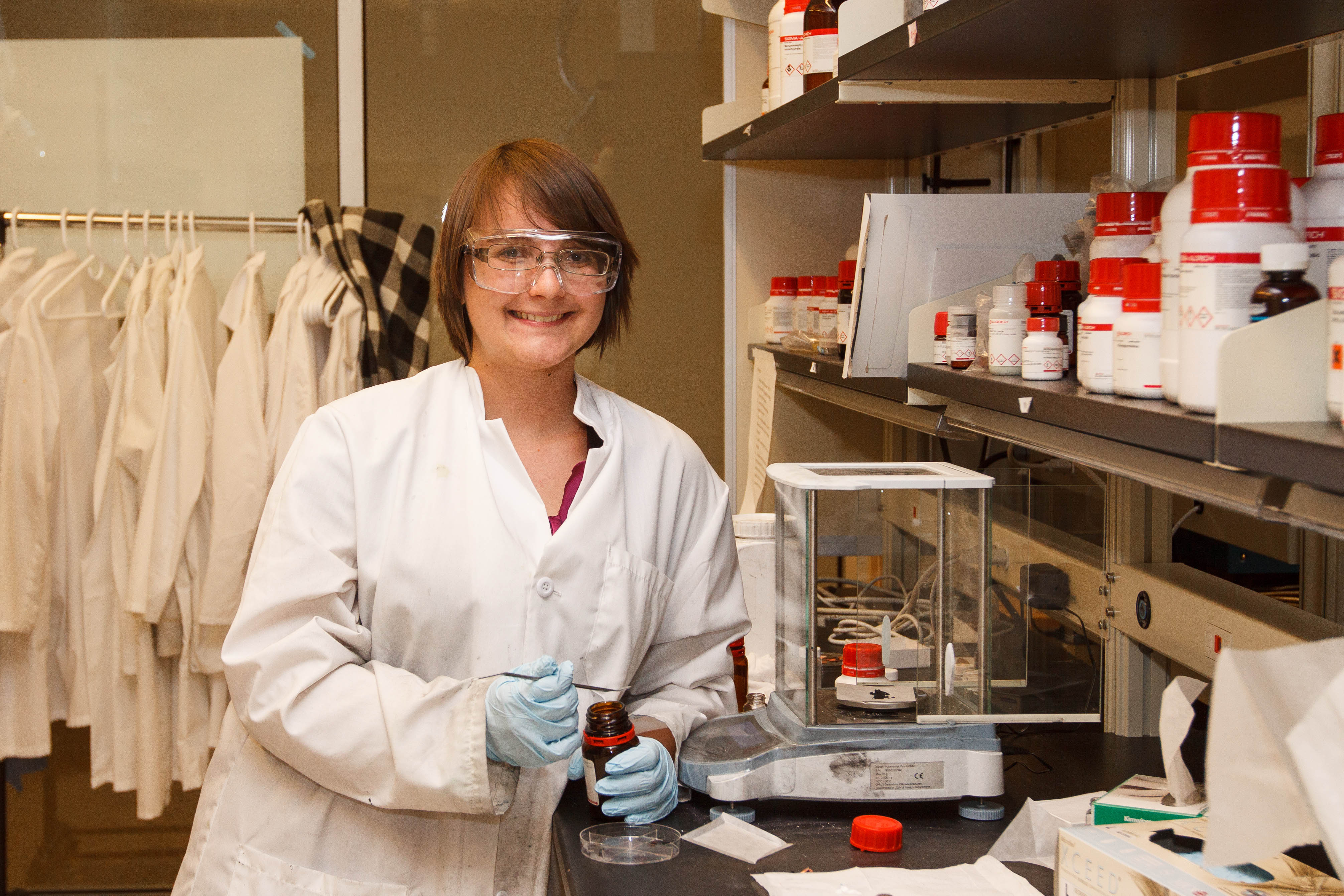 Engineering undergrads work in newest labs