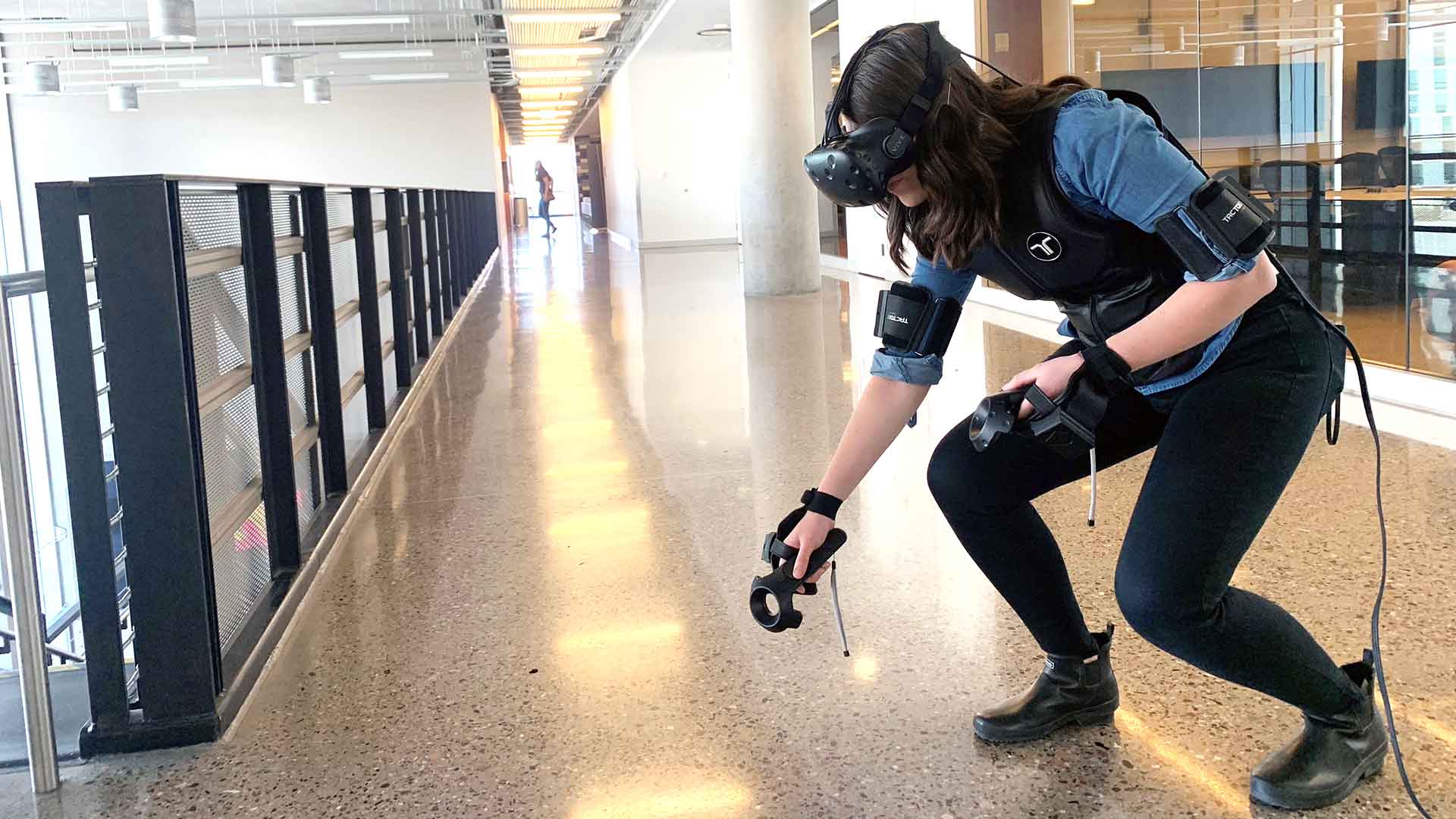 SSEBE-Ayer-AR-Kieren2a-1920×1080-forWEB student wearing virtual reality gear and bending down