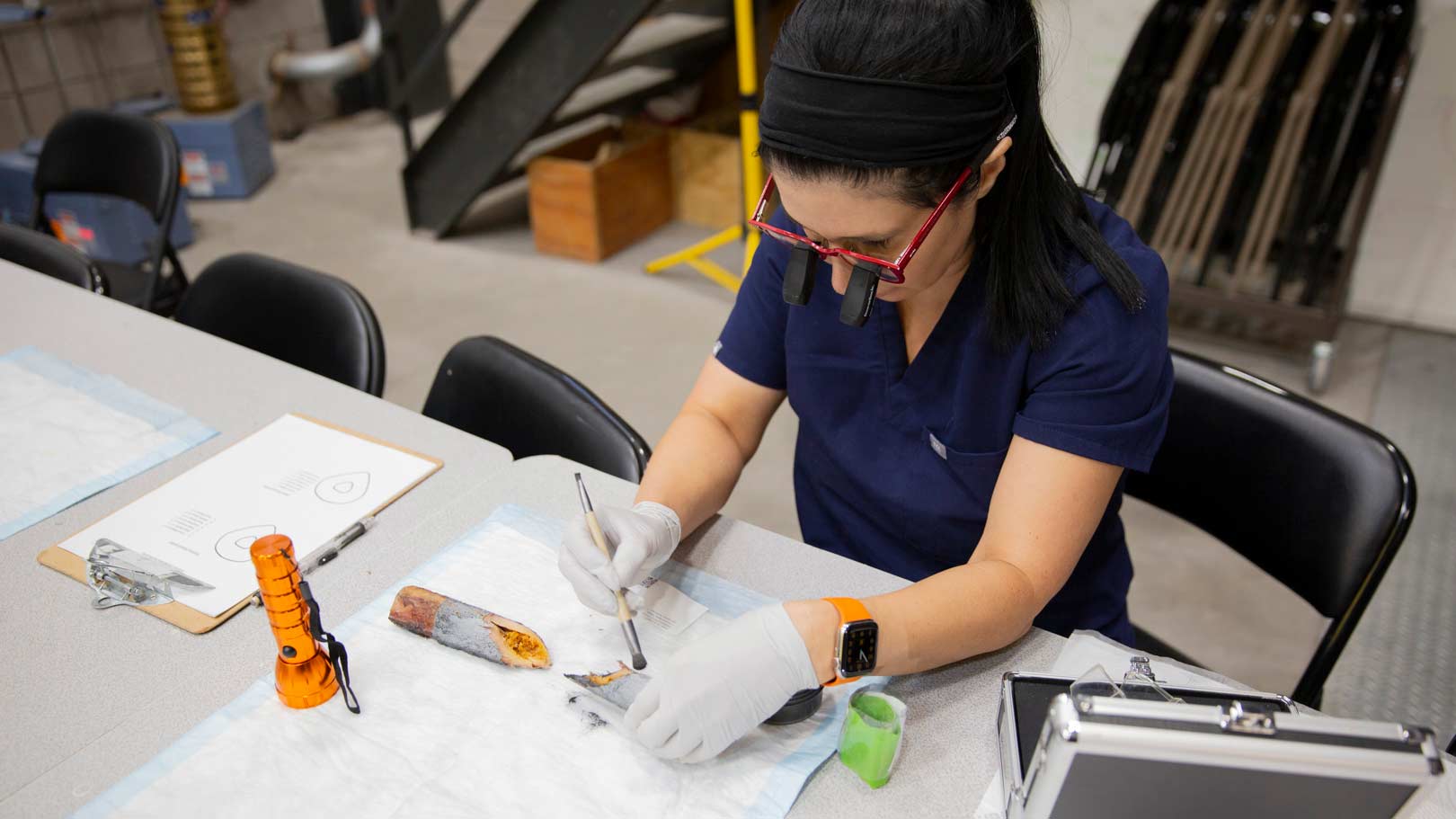 SSEBE-Mayo-Collab-Bone-Fractures-SP2022-MSW-2994w Natalie Langley working in a lab