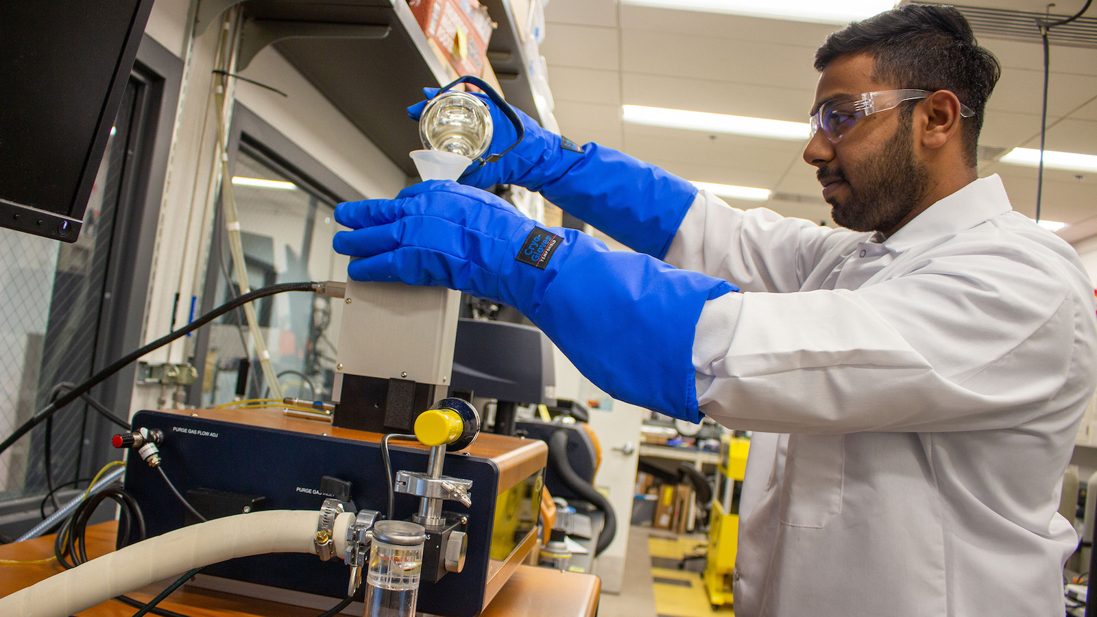 Varunkumar Thippanna using the discovery laser flash diffusivity system