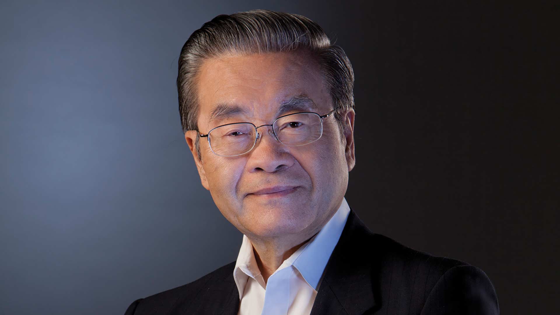 portrait of Stephen Yau