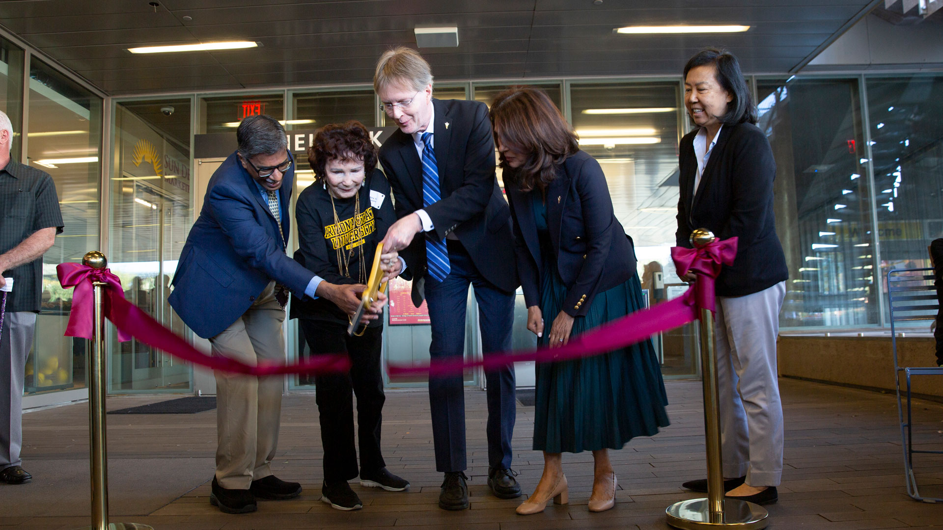 SSEBE-Helmick-RibbonCutting-2024-EG-2303-w ribbon cutting of the Paul C. Helmick Center